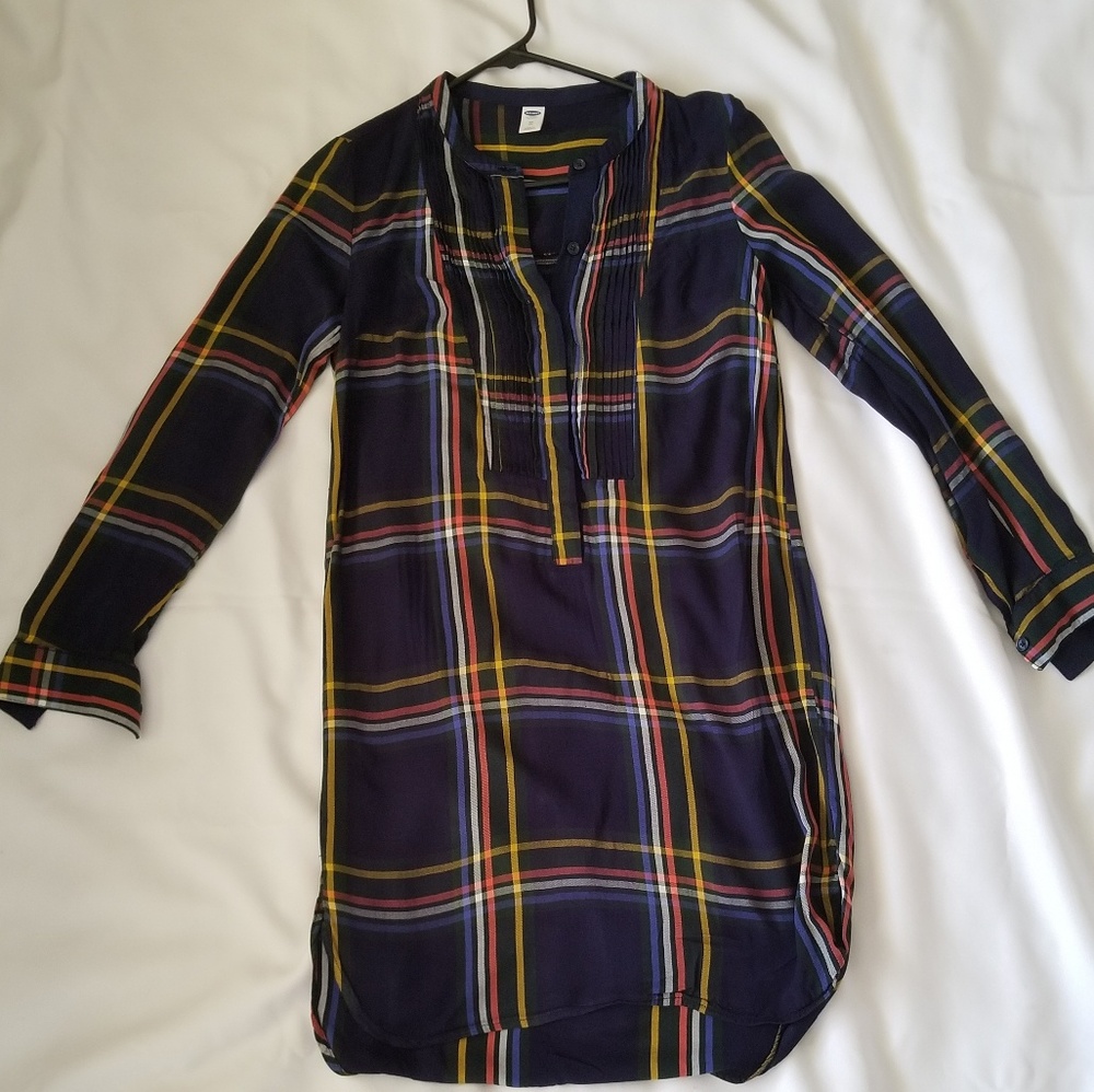 Long sleeve plaid  shirt.